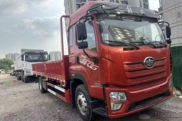 二手青岛解放 JK6中卡 240马力 4X2 6.8米栏板载货车(国六) 单桥 玉柴二手载货车 黄牌图片