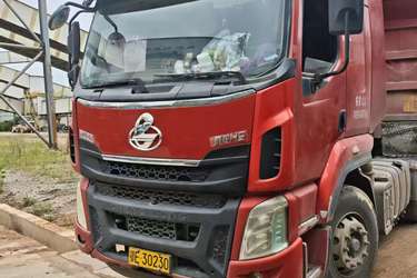 二手东风柳汽 乘龙H5重卡 430马力 6X4牵引车(法士特12JSD200TA-B)(国五) 双驱 潍柴二手牵引车 黄牌图片