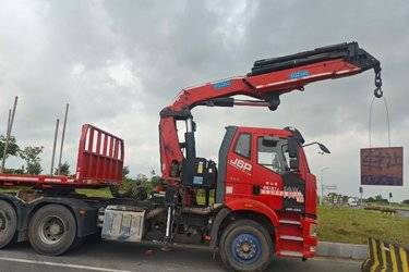 二手一汽解放 J6P 460马力 6X4牵引车(国六) 双驱 一汽解放二手牵引车 黄牌图片