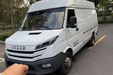 二手南京依维柯 新得意V40 2021款 129马力 2.8T柴油 3座 长轴中顶封闭货车(后双胎)(国六)二手封闭货车后驱图片
