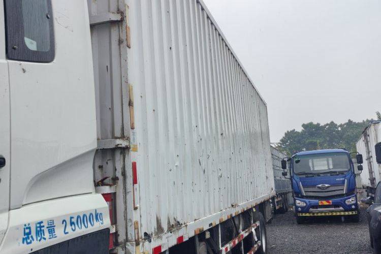 二手东风商用车 292马力 载货车