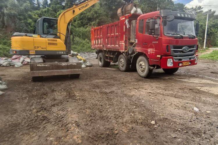 南骏汽车 220马力 自卸车