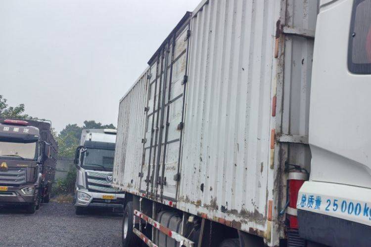 二手东风商用车 292马力 载货车