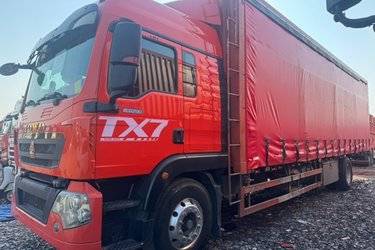 二手中国重汽 HOWO TX 290马力 4X2 9.6米厢式载货车(国六) 单桥 曼二手载货车 黄牌