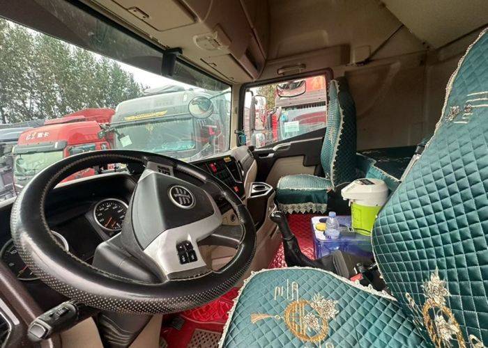 二手青岛解放 460马力 载货车