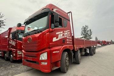 二手青岛解放 JH6重卡 领航版2.0 460马力 8X4 9.5米栏板载货车(国六)(一汽变速箱)(国六) 前四后八 锡柴二手载货车 黄牌