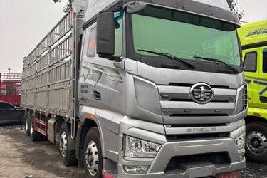二手一汽解放 J7重卡 460马力 8X4 9.4米仓栅式载货车(国六) 前四后八 锡柴二手载货车 黄牌图片