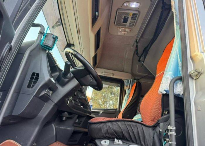 二手一汽解放 560马力 载货车