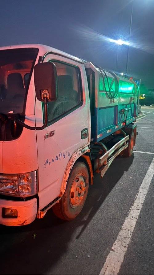 东风多利卡 115马力 专用车