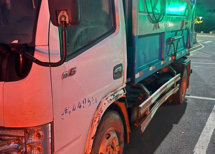 东风多利卡 115马力 专用车