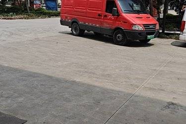 二手南京依维柯 宝迪 4.49T 5.99米纯电动邮政车  二手电动卡车电动封闭厢货图片