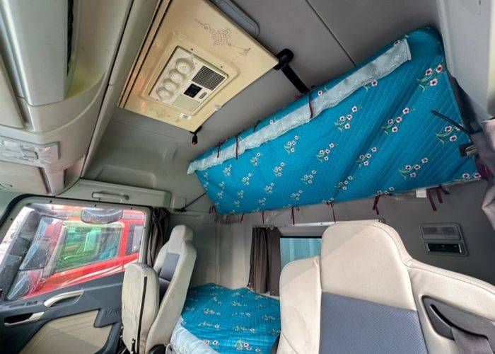 二手青岛解放 520马力 载货车