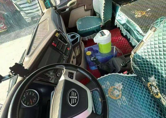 二手青岛解放 460马力 载货车