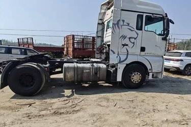 二手中国重汽 汕德卡SITRAK G7重卡 440马力 4X2 AMT自动挡牵引车(国五) 单桥 曼二手牵引车 黄牌
