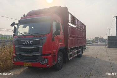 二手江淮 格尔发K6LII中卡 200马力 4X2 6.8米翼开启厢式载货车(国六) 单桥 安徽康明斯二手载货车 黄牌图片