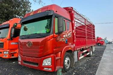 二手青岛解放 JH6重卡 320马力 4X2 6.75米厢式载货车(国六) 单桥 大柴二手载货车 黄牌