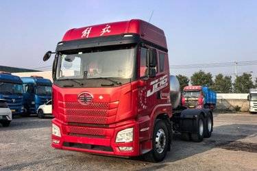 二手青岛解放 JH6重卡 460马力 6X4 LNG牵引车(国六) 双驱 潍柴二手牵引车 黄牌图片