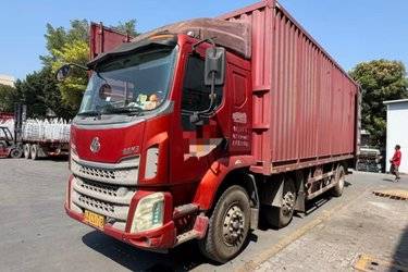 二手东风柳汽 乘龙M3中卡 220马力 6X2 9.6米厢式载货车(国五) 前四后四 玉柴二手载货车 黄牌图片