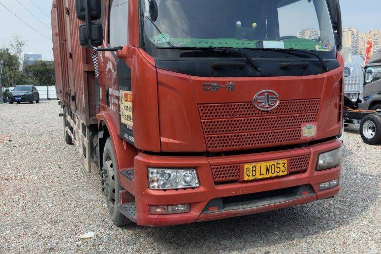 二手一汽解放 220马力 载货车