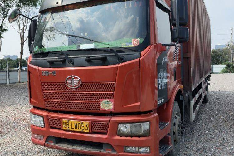二手一汽解放 220马力 载货车