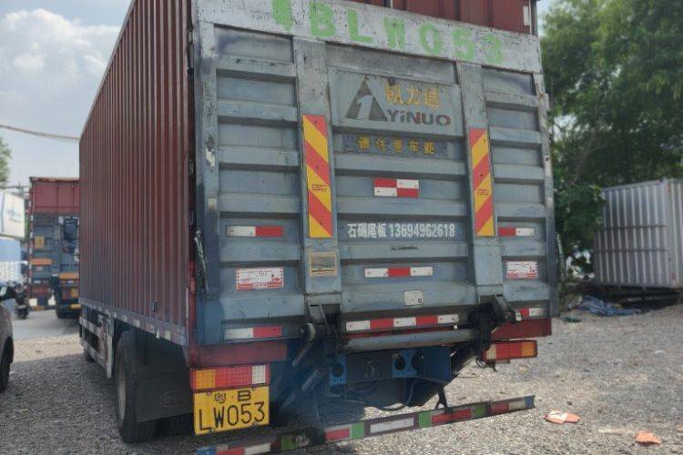 二手一汽解放 220马力 载货车