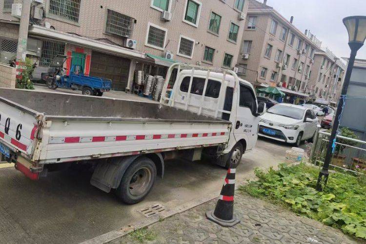 二手东风途逸 110马力 载货车