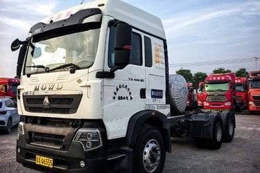 二手中国重汽 HOWO TX重卡 440马力 6X4 LNG牵引车(国六) 双驱 曼二手牵引车 黄牌图片