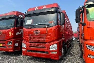 二手青岛解放 JH6重卡 领航版2.0 350马力 8X2 9.5米仓栅式载货车(国六) 前四后六 锡柴二手载货车 黄牌图片