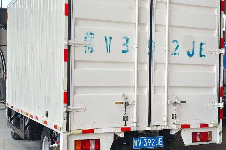 二手重汽HOWO轻卡 140马力 载货车