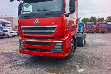 二手中国重汽 HOWO TH7重卡 530马力 6X4 AMT自动档LNG牵引车(国六) 双驱 潍柴二手牵引车 黄牌图片