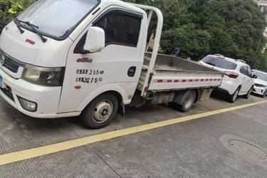 二手东风途逸 T5 1.5L 110马力 单排厢式宣传车(程力威牌)(国五) 单桥 蓝齐柳机二手载货车图片