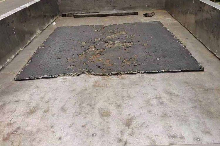 二手东风途逸 110马力 载货车