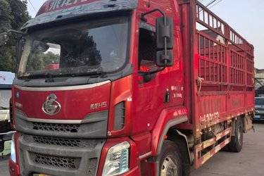 二手东风柳汽 乘龙H5中卡 220马力 4X2 6.8米仓栅式载货车(高顶双卧)(国五) 单桥 玉柴二手载货车 黄牌图片