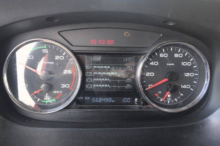 青岛解放 290马力 载货车