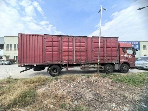 青岛解放 290马力 载货车