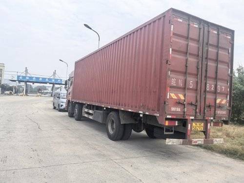 青岛解放 290马力 载货车