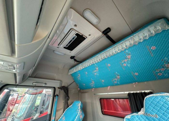 二手青岛解放 350马力 载货车