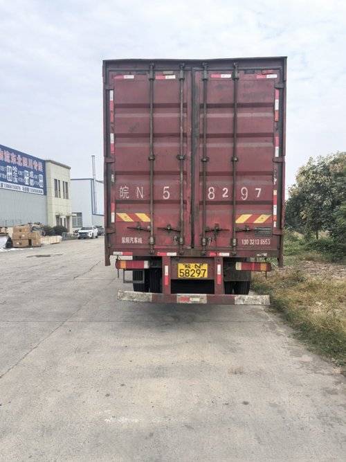 青岛解放 290马力 载货车