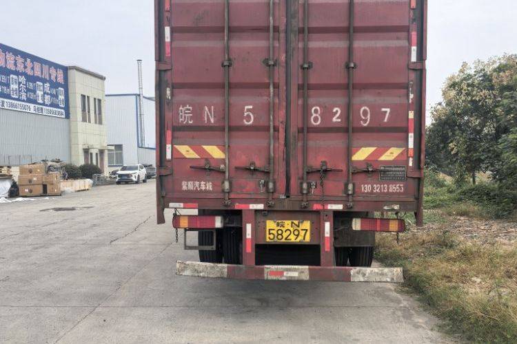 青岛解放 290马力 载货车