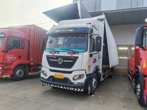 东风商用车 245马力 载货车