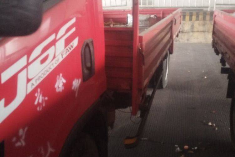 二手一汽解放轻卡 130马力 载货车