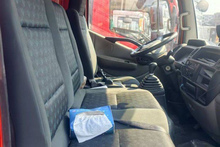 二手东风多利卡 180马力 载货车