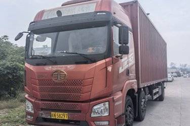 二手青岛解放 JH6重卡 290马力 6X2 9.5米厢式载货车(国五) 前四后四 一汽解放二手载货车 黄牌图片