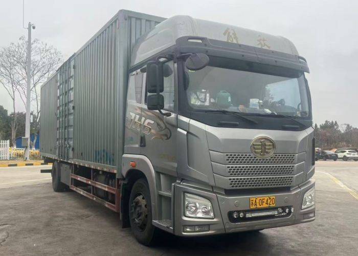 二手青岛解放 320马力 载货车