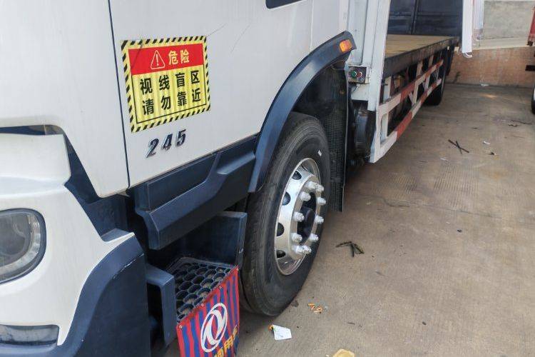 东风商用车 245马力 载货车
