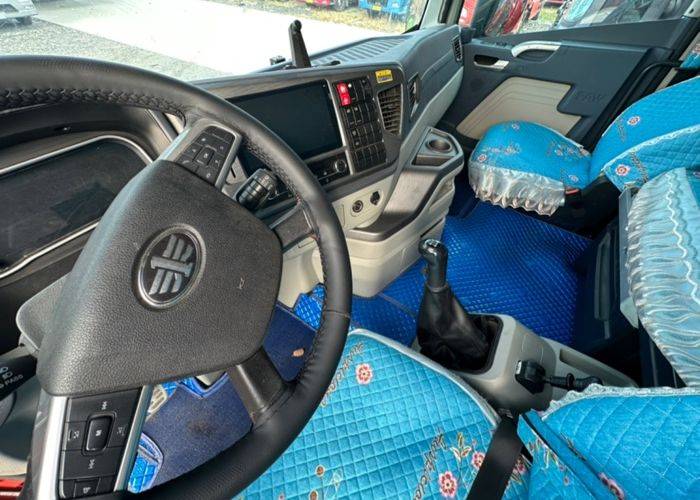 二手青岛解放 350马力 载货车