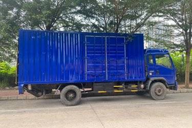 二手中国重汽 HOWO TX 240马力 4X2 6.2厢式载货车(国五) 单桥 中国重汽二手载货车 黄牌