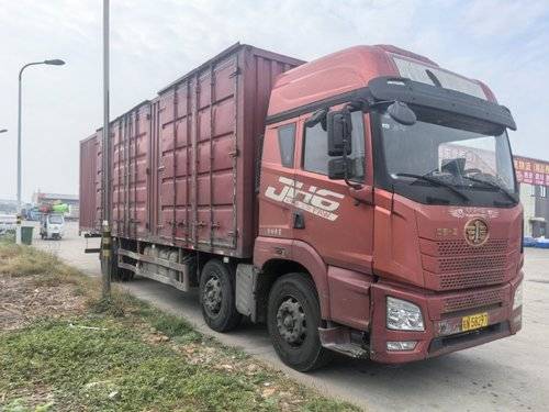 青岛解放 290马力 载货车