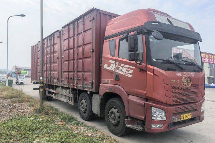 青岛解放 290马力 载货车