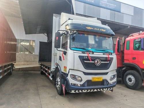 东风商用车 245马力 载货车